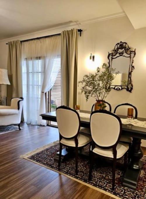 Novi'S Luxury Apartment 2 Gjirokastër Екстериор снимка