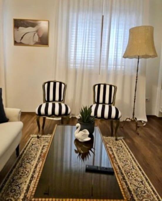 Novi'S Luxury Apartment 2 Gjirokastër Екстериор снимка