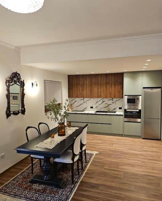 Novi'S Luxury Apartment 2 Gjirokastër Екстериор снимка