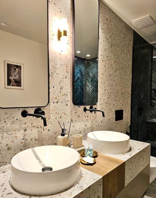 Novi'S Luxury Apartment 2 Gjirokastër Екстериор снимка
